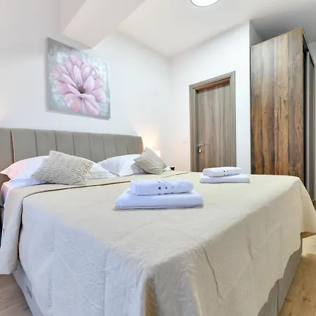 Villa Holiday With Pool - Prkos, Zadar Region
