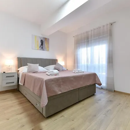 Villa Holiday With Pool - Prkos, Zadar Region