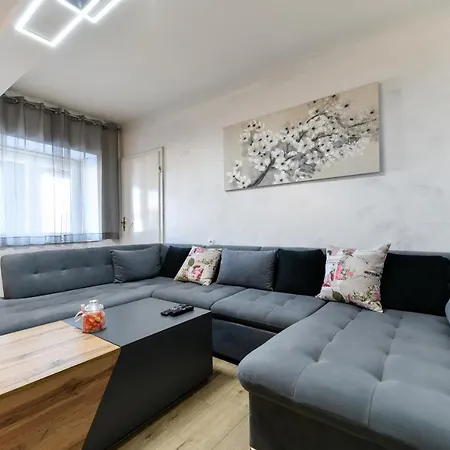Holiday With Pool - Prkos, Zadar Region Villa